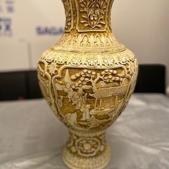 珍しい　堆朱 白 花瓶 ヴィンテージ　壺　浮き彫り彫刻