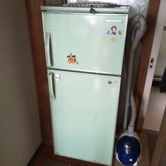 【ジャンク品】壊れた冷蔵庫 (170L、47kg、 R-17A1...