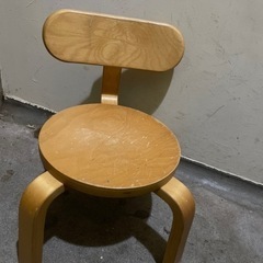 木製　子ども用の椅子