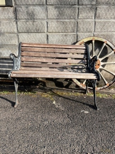 ベンチと車輪