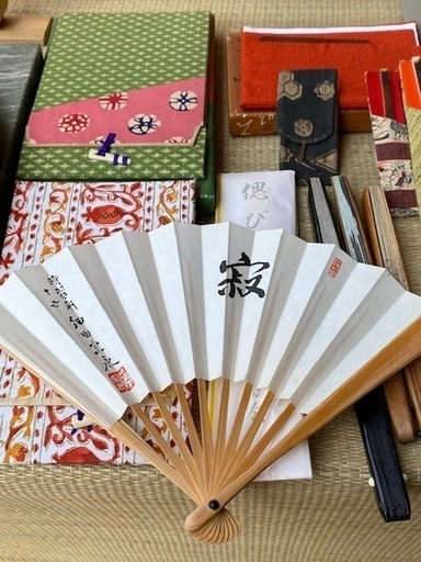 茶道具纏めて検鉄風炉備前焼会津塗鎌倉彫漆器ボヘミア切子グラス黒真塗薄板丸蛤板敷板色紙横山大観和楽器三味線煎茶道具古美術裏千家表千家