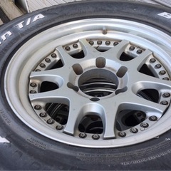 ラウンドクルーザー　4WD などに　タイヤ4本セット