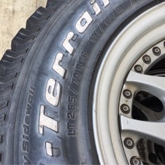 ラウンドクルーザー　4WD などに　タイヤ4本セット