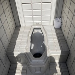 中古販売　水洗式.汲み取り式(ポンプで水が流れます)リースも御座います。