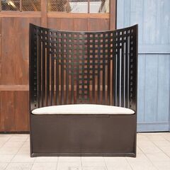 IDC OTSUKA(大塚家具)で取り扱われていたチャールズ・レニー・マッキントッシュデザイン、ウィローチェアです。半円状の格子の背もたれが空間を美しく彩る名作椅子です。CC413