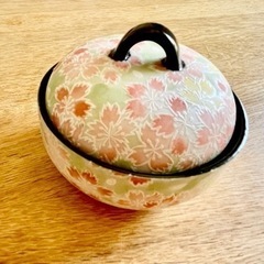 桜柄の蓋付き容器皿