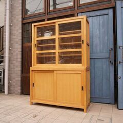 CRASH GATE( クラッシュゲート)のTEST(テスト) オーク材の2面食器棚です。シンプルでナチュラルなカップボードは北欧スタイルのインテリアとも相性抜群！収納力があるので書斎の本棚としても♪CC416