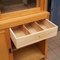 CRASH GATE( クラッシュゲート)のTEST(テスト) オーク材の2面食器棚です。シンプルでナチュラルなカップボードは北欧スタイルのインテリアとも相性抜群！収納力があるので書斎の本棚としても♪CC416