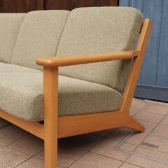 unico(ウニコ)のVISKA(ヴィスカ)カバーリングソファ 3シーターです。オーク無垢材フレームのシンプルなトリプルソファは、背面の縦格子のデザインが空間の間仕切りとしてもオススメ。CC417