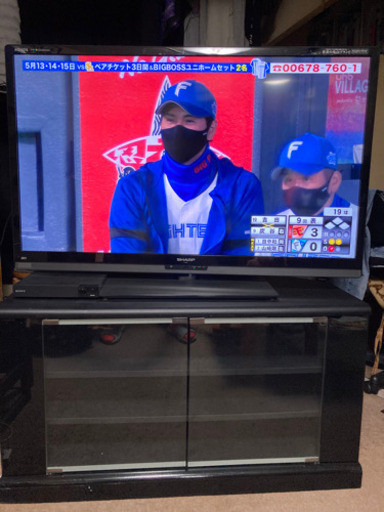値下げしました。お届けも可。シャープAQUOS46型　3D亀山ブランドテレビ　テレビ台付き