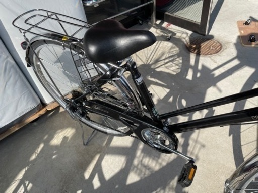 27インチシティーサイクル5段変速、オートライト付き 黒いシティ