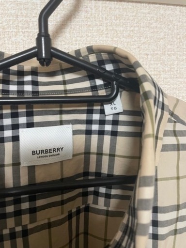 Burberry チェックロゴあり！　カッコいいですXLサイズ