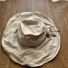 ベージュの帽子　56センチ