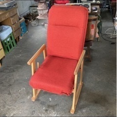 木製リクライニング椅子。