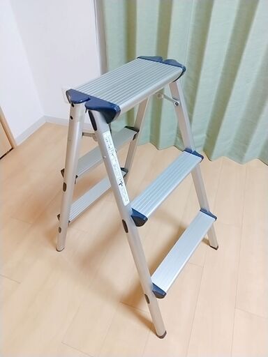 三段軽量アルミ脚立