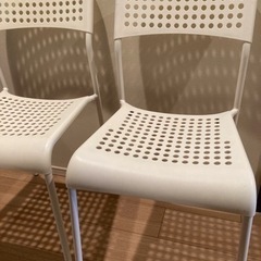 IKEAのパイプ椅子×2