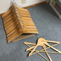 【ネット決済】【取引決定済】木製ハンガー33本