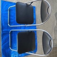 「折りたたみ式パイプ椅子」2脚