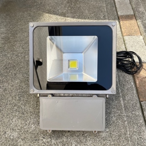 投光器