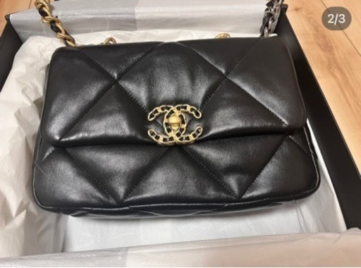 CHANEL 19 マキシ フラップ バッグ