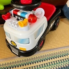 子供用のクルマ　乗用玩具　パトカー