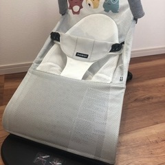 【値下げ】トイ付き　ベビービョルンバウンサー