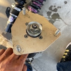 プリウスzvw30フロント車高調