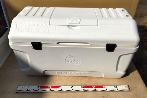 IGLOO. イグルー　クーラーボックス　156ｌ