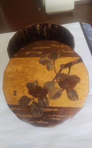 伝統工芸品　桜樺張り細工茶櫃