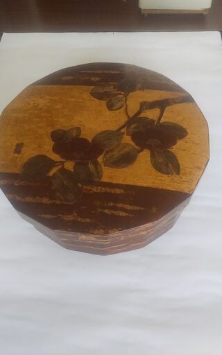 伝統工芸品　桜樺張り細工茶櫃
