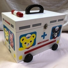 ミキハウス　救急車型の救急箱　ノベルティ