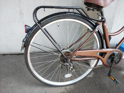 お話し中です！札幌市内配達無料。防犯登録料込み中古27インチ ブラウン！