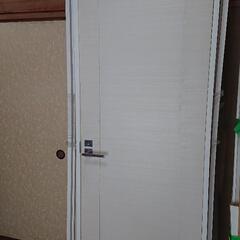 室内ドア☆美品☆開き戸(約2060×690)木目白 ☆最後の1枚○受付中○