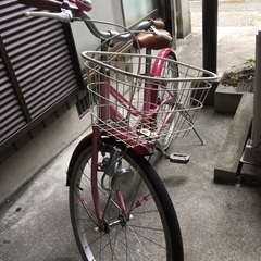 女の子の小学生1年〜3年生向けの自転車です。