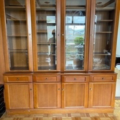 カリモク　食器棚、本棚