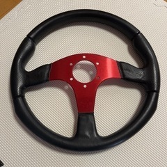 MOMO ステアリングハンドル