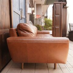 人気のunico(ウニコ)よりMOLN(モルン) レザー 3シーターソファーです。北欧スタイルのデザインと本革の上品な質感はブルックリンスタイルなど男前インテリアにおススメの3人掛けソファーです♪CC418