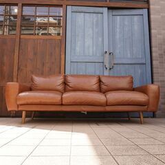 人気のunico(ウニコ)よりMOLN(モルン) レザー 3シーターソファーです