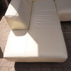 IDC OTSUKA(大塚家具)のL/S Comfort-06(エルエスコンフォート) 本革カウチソファー。ゆったりとしたコーナーソファはリビングを快適空間に。スタイリッシュな脚がアクセント♪CC419