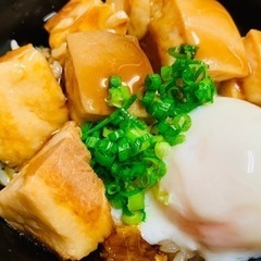 今日のランチのサービスお惣菜は　沖縄シリーズ！