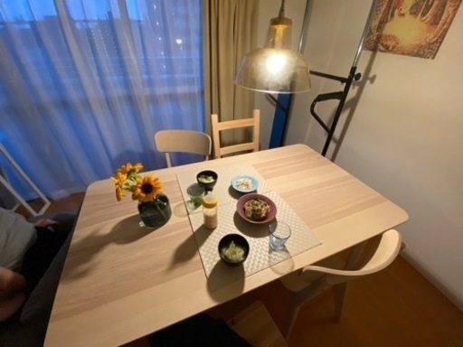 IKEAのダイニングテーブルandイス×4