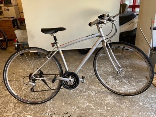 SPECIALIZED sirrus】700×28c 24段変速 クロスバイク シルバー SIRRUS 