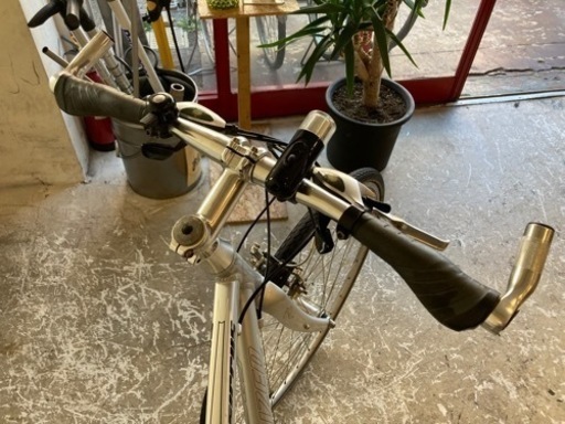 SPECIALIZED sirrus】700×28c 24段変速 クロスバイク シルバー