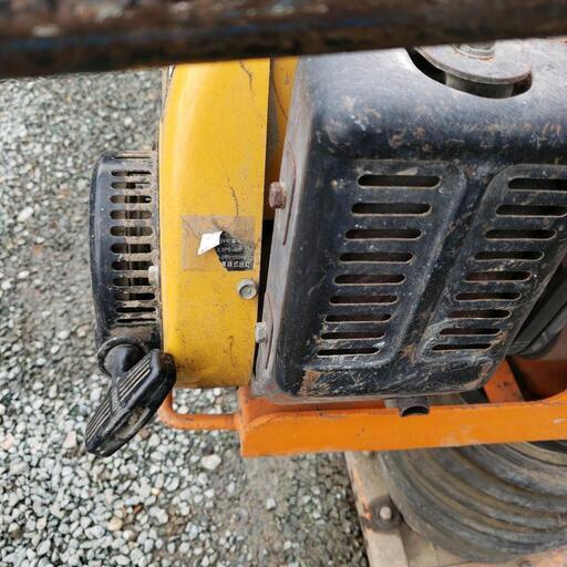 リョウビの転圧機です、エンジンはロビン