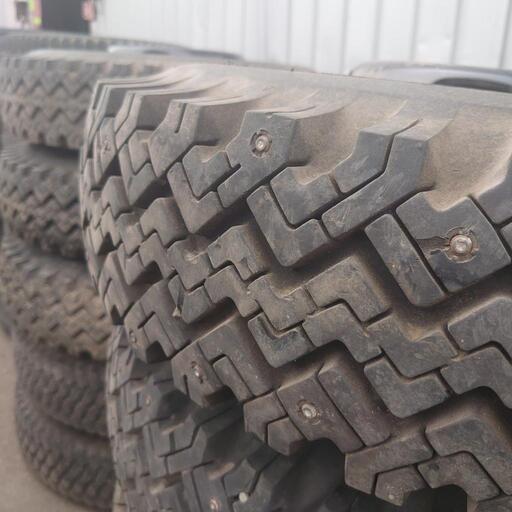 トラック 4トン 2トン スパイクタイヤ 6本 近々処分