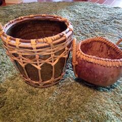 アジアンインテリア　陶器の壺とヤシの実の植木カバー