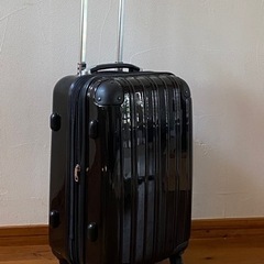 ①TSAロック搭載　軽量スーツケース　黒