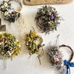 たくさんの植物たちのリース昭和レトロのクラリオンのカラオケセット2台と