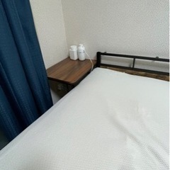 ベッドとベッドサイドセット
