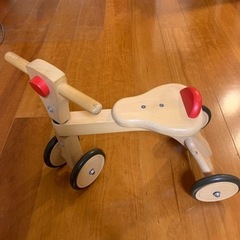 木製　四輪車